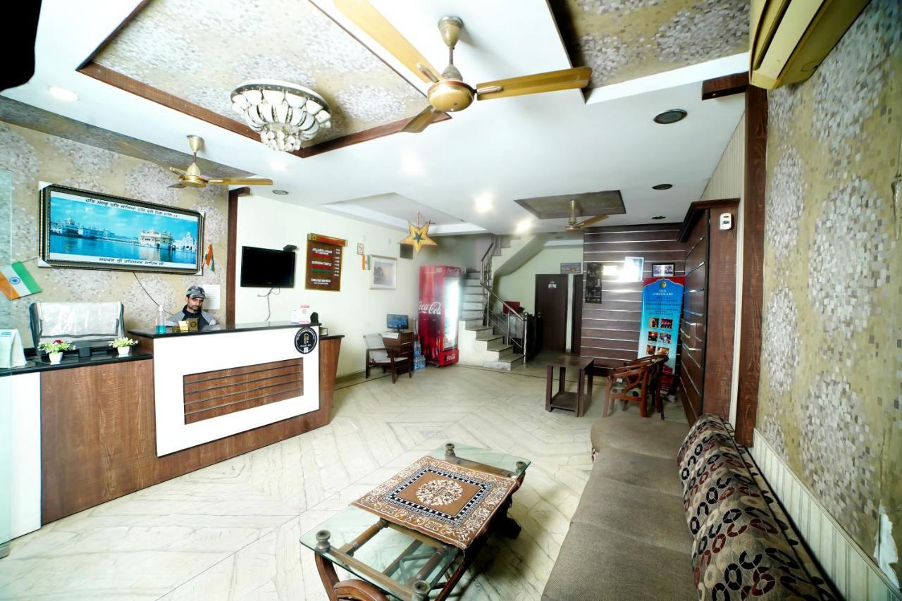Hotel Holiday Comfort Амритсар Экстерьер фото