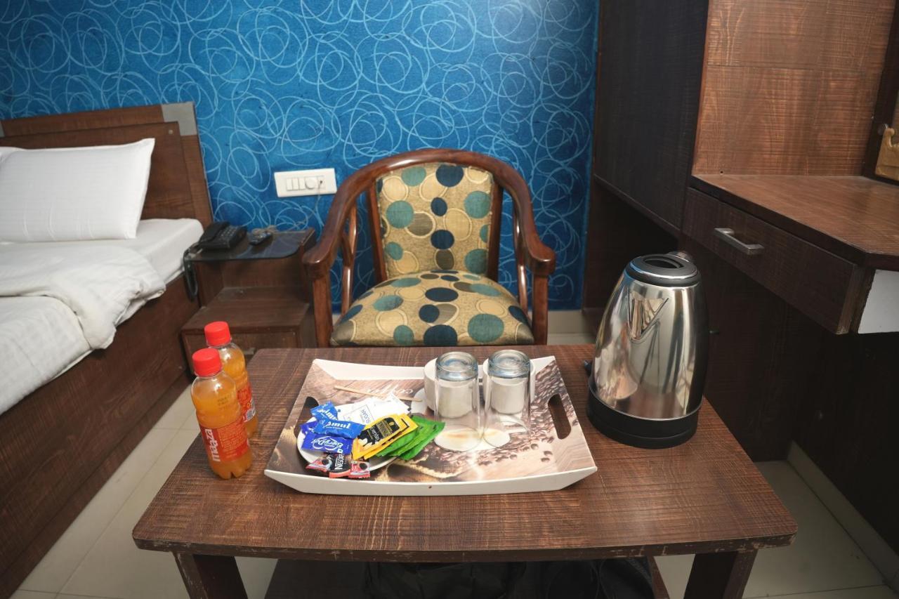 Hotel Holiday Comfort Амритсар Экстерьер фото