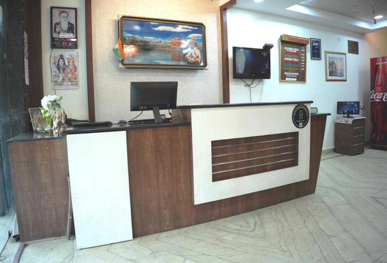 Hotel Holiday Comfort Амритсар Экстерьер фото