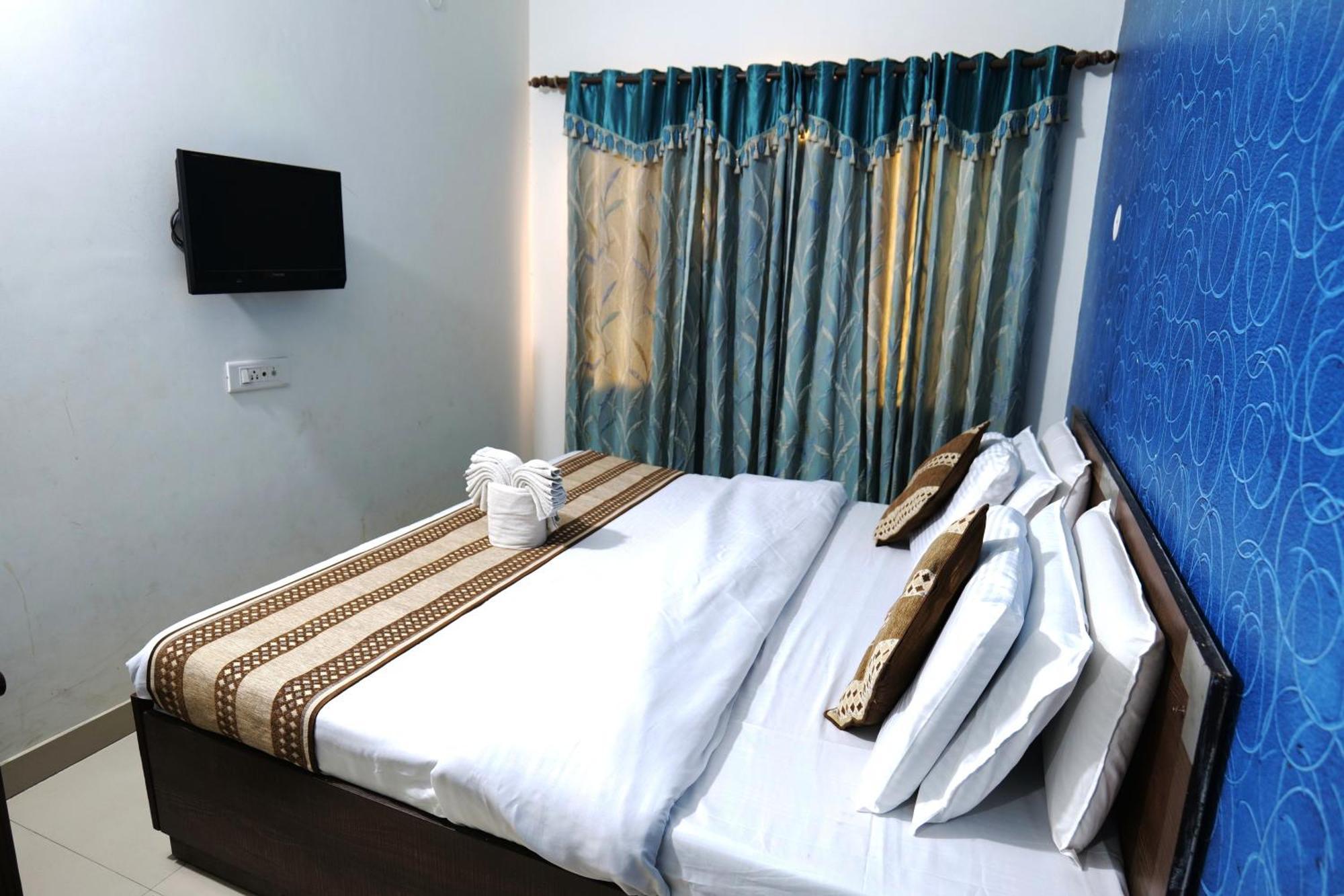 Hotel Holiday Comfort Амритсар Экстерьер фото