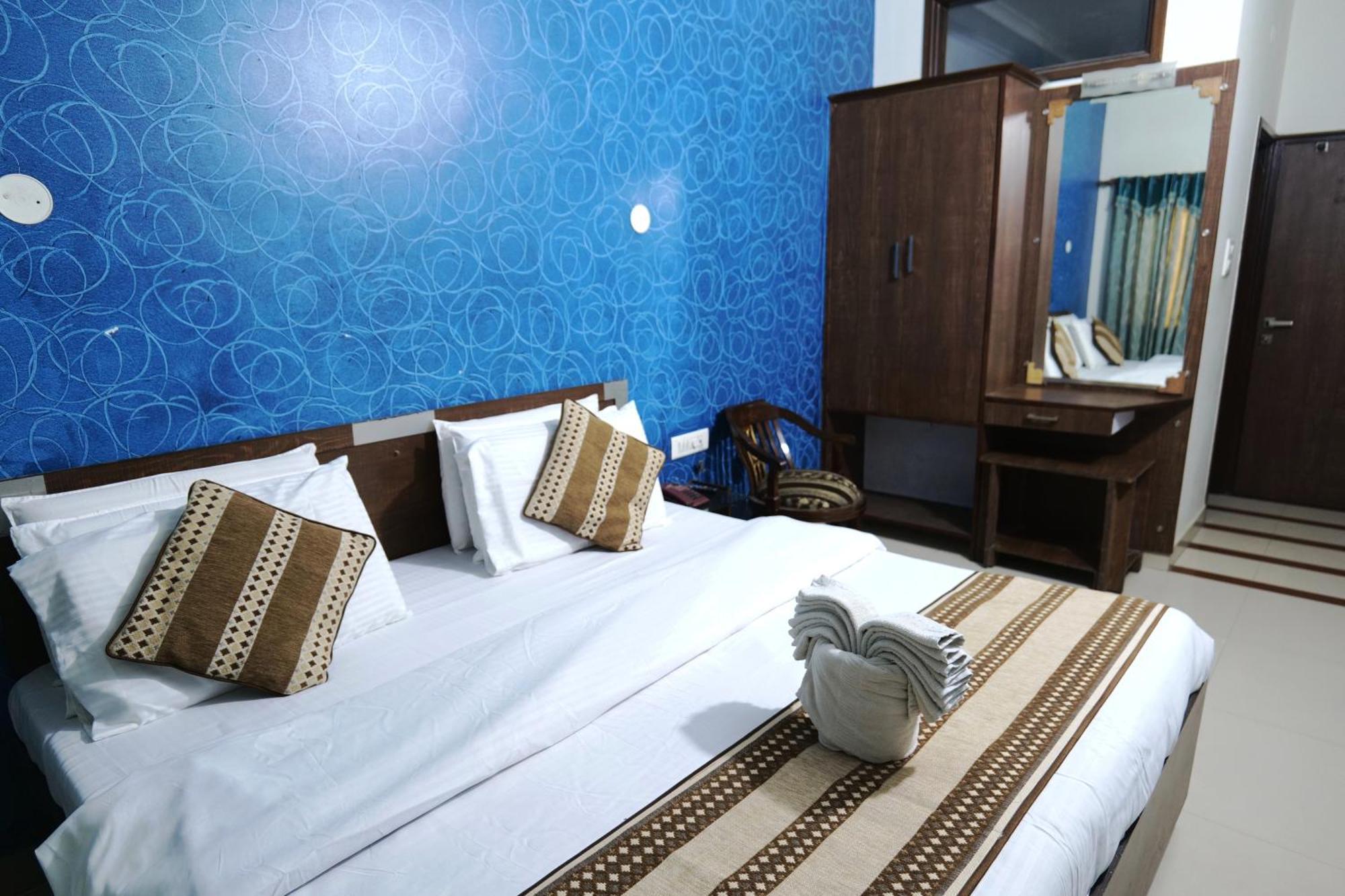 Hotel Holiday Comfort Амритсар Экстерьер фото