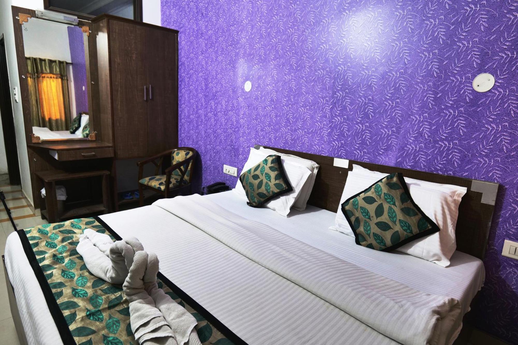 Hotel Holiday Comfort Амритсар Экстерьер фото