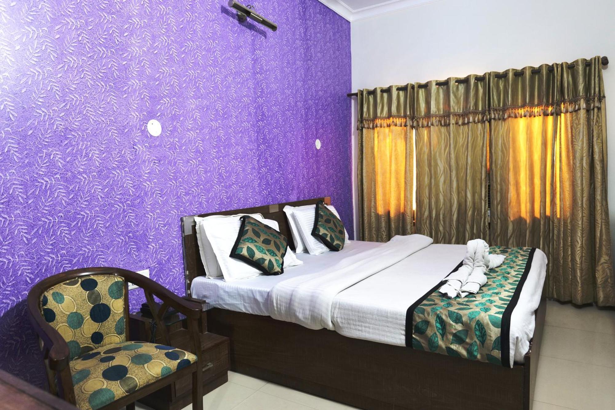 Hotel Holiday Comfort Амритсар Экстерьер фото