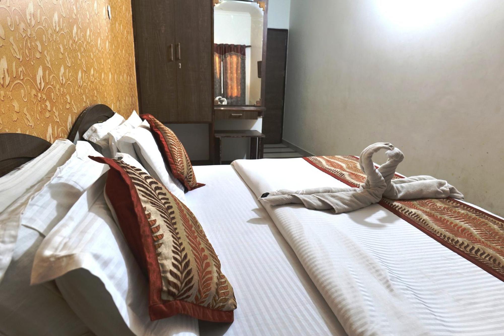 Hotel Holiday Comfort Амритсар Экстерьер фото