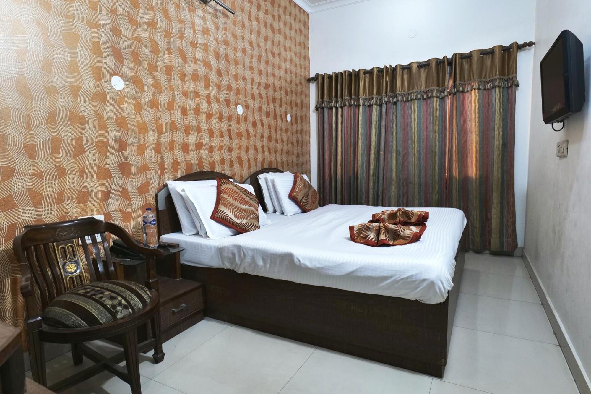 Hotel Holiday Comfort Амритсар Экстерьер фото
