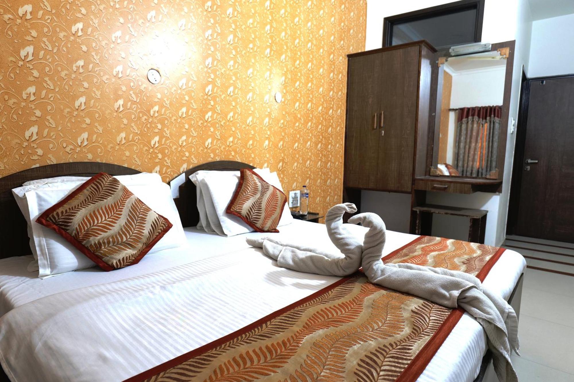 Hotel Holiday Comfort Амритсар Экстерьер фото