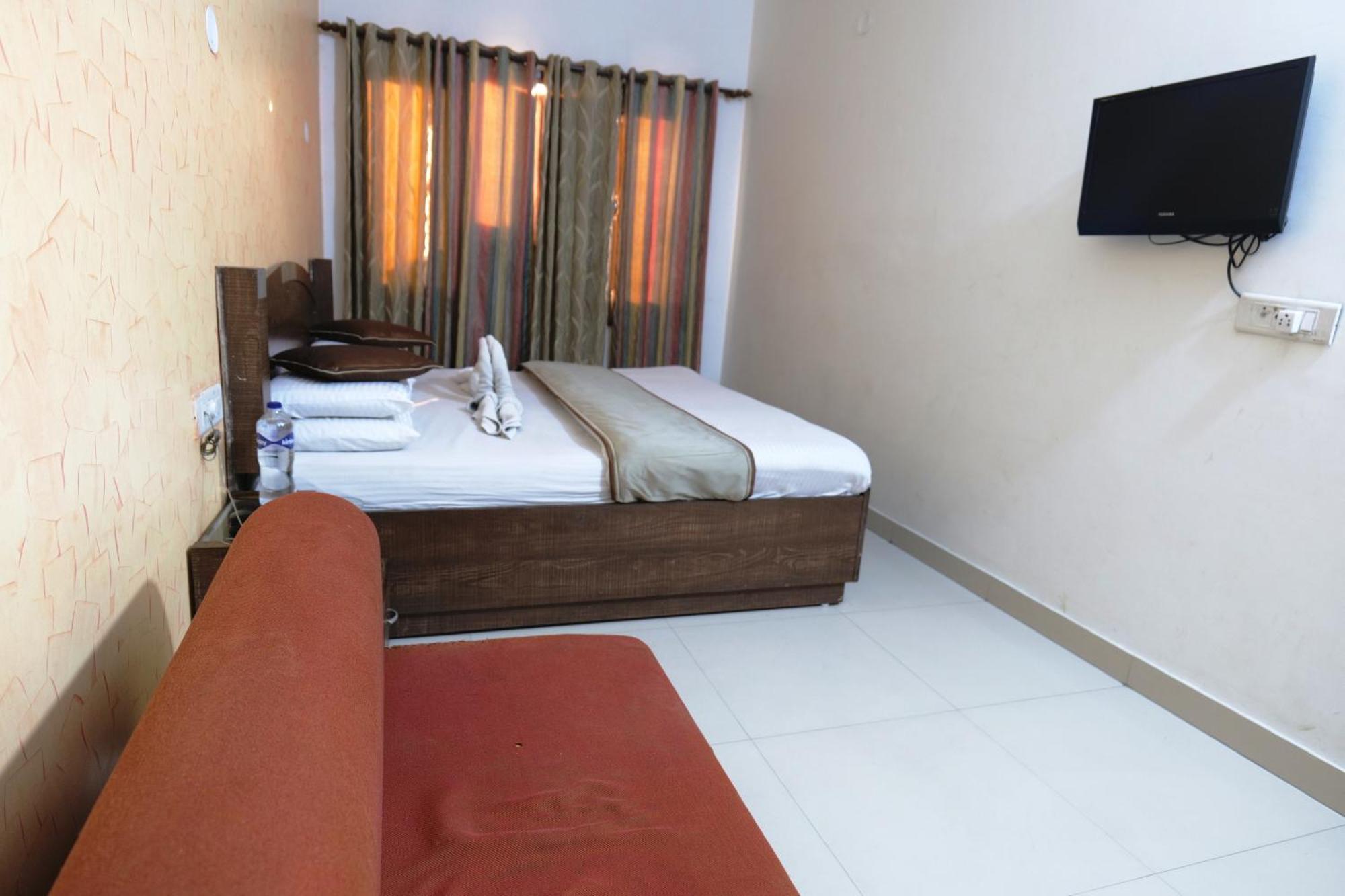 Hotel Holiday Comfort Амритсар Экстерьер фото