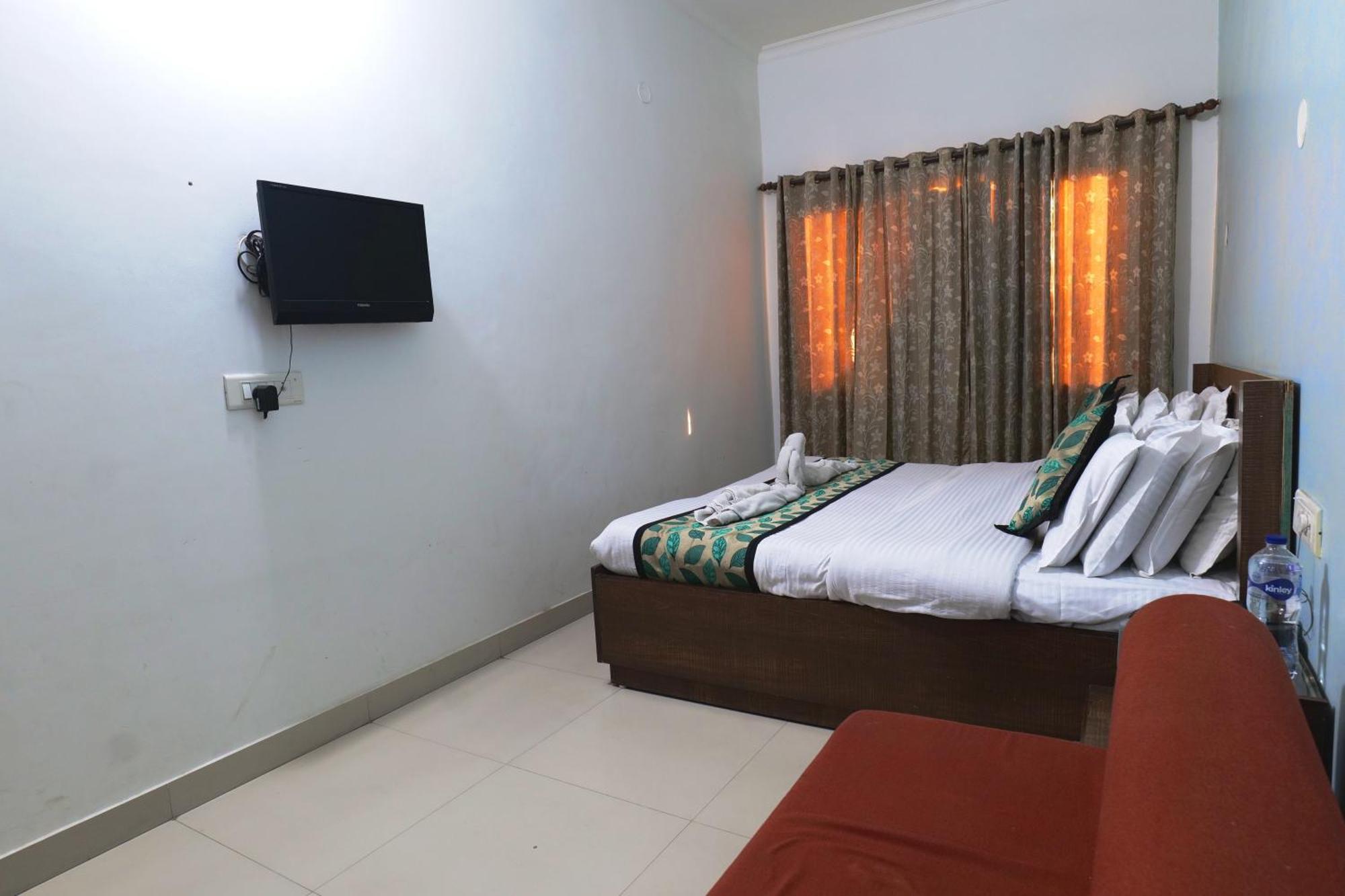 Hotel Holiday Comfort Амритсар Экстерьер фото