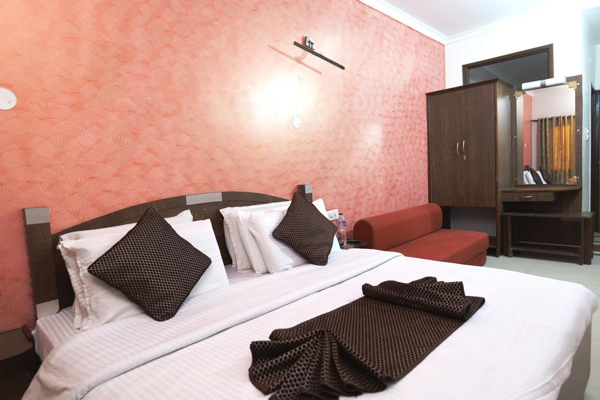 Hotel Holiday Comfort Амритсар Экстерьер фото
