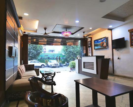 Hotel Holiday Comfort Амритсар Экстерьер фото