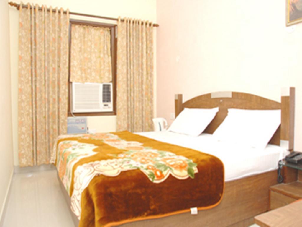 Hotel Holiday Comfort Амритсар Экстерьер фото